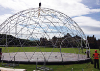 Tenda all'aperto della cupola geodetica del riparo di Glamping di mostra di eventi della festa nuziale