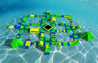 Adulti Giochi galleggianti Aqua divertimento Parchi acquatici gonfiabili Colpisci il corso di ostacoli d'acqua