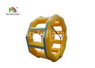 Il rullo gonfiabile dell'acqua del diametro di giallo ermetico 3m del PVC/ha personalizzato il giocattolo per il parco dell'acqua