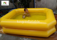 Doppia piscina gialla di esplosione dei tubi per i bambini in cortile