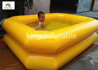 Doppia piscina gialla di esplosione dei tubi per i bambini in cortile