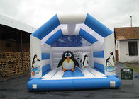 Camere gonfiabili di rimbalzo di tema del pinguino di 5m*4m per i bambini