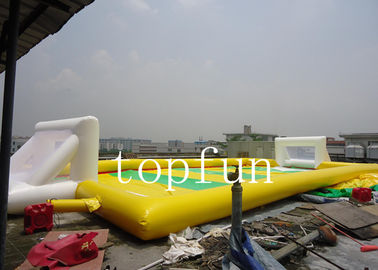 Campo di football americano gonfiabile resistente al fuoco cucito cucendo 14m x 8m