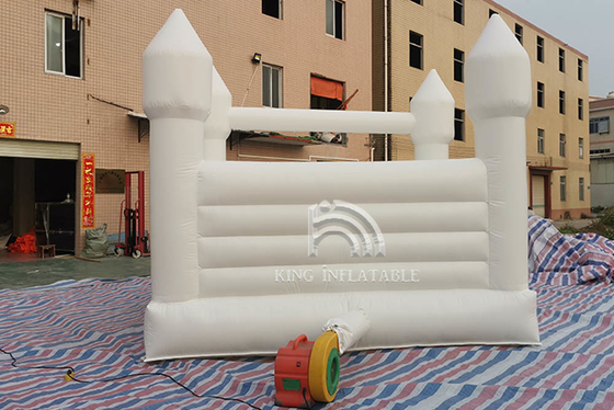 Letto di salto bianco gonfiabile del castello 13ft*11.5ft*10ft Jumper Bouncy Castle Wedding Decorations dei buttafuori per il partito