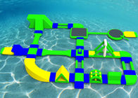 Parchi gonfiabili su ordinazione dell'acqua di verde 35x21m che fanno galleggiare la tela cerata del PVC per i bambini