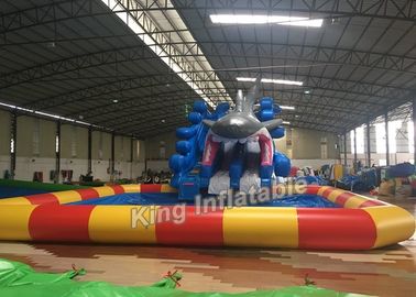 L'acqua gonfiabile dello squalo blu parcheggia le piscine gonfiabile impermeabile 8m x 6m