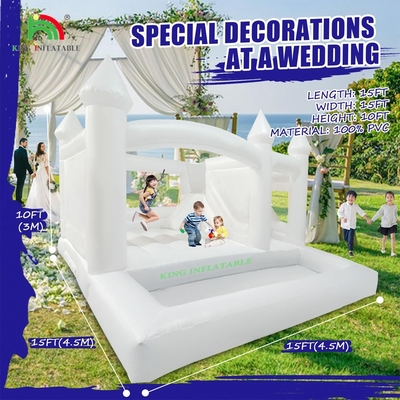 Bambini che saltano scivolo bianco gonfiabile matrimonio casa rimbalzata con piscina a palla