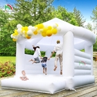 Bambini che saltano scivolo bianco gonfiabile matrimonio casa rimbalzata con piscina a palla