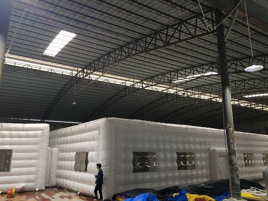 Tenda gonfiabile in pvc bianco per club notturno club notturno gonfiabile eventi di nozze festa cubo in vendita