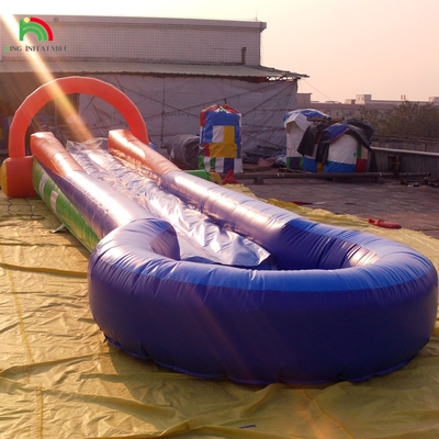 Gioco d'acqua gonfiabile One Lane Slip N Slide City Slide con tappeto morbido Slide d'acqua con piscina per eventi