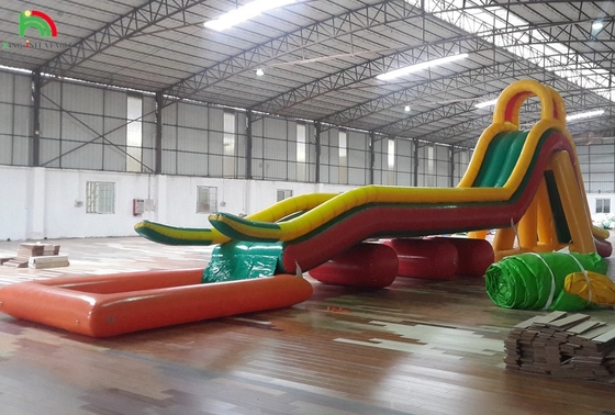 Parco giochi gonfiabile Campo sportivo gonfiabile scivolo con piscina