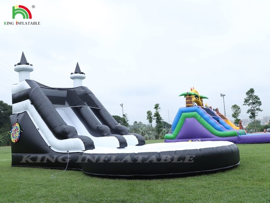 Slide d'acqua gonfiabile commerciale in bianco e nero con scivoli d'acqua gonfiabili