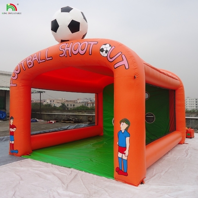 Gioco di lancio di calcio gonfiabile, tiro a calcio gonfiabile.