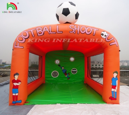 Gioco di lancio di calcio gonfiabile, tiro a calcio gonfiabile.