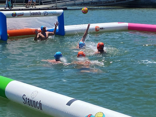 Gioco di sport acquatici gonfiabile Gioco gonfiabile di waterpolo Calcio Campo Arena Campo di calcio gonfiabile