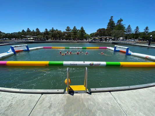 Gioco di sport acquatici gonfiabile Gioco gonfiabile di waterpolo Calcio Campo Arena Campo di calcio gonfiabile