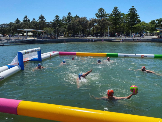 Gioco di sport acquatici gonfiabile Gioco gonfiabile di waterpolo Calcio Campo Arena Campo di calcio gonfiabile