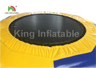 Giocattolo gonfiabile su misura dell'acqua di giallo 5m D/trampolino di galleggiamento del PVC per il parco dell'acqua