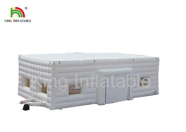 Tenda di cucitura gonfiabile bianca cucita del cubo del PVC impermeabile con i ventilatori