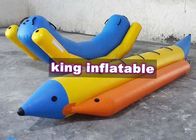 Movimento alternato gonfiabile giallo/blu durevole barcolla giocattolo dell'acqua del PVC con la barca di banana