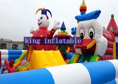 Parco di divertimenti gonfiabile di Disney con Mickey Mouse e Paperino
