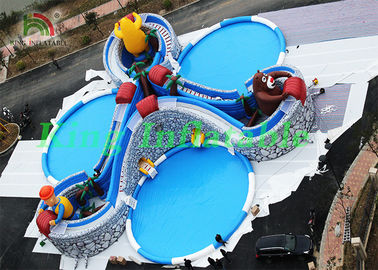 Parchi gonfiabili enormi dell'acqua con i personaggi dei cartoni animati, scorrevoli, piscine