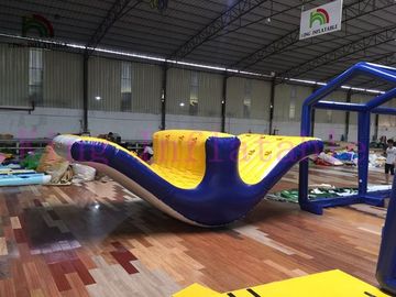il galleggiamento gonfiabile enorme lungo del giocattolo/PVC dell'acqua di 5m barcolla movimento alternato per i giochi dell'acqua