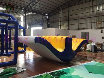 il galleggiamento gonfiabile enorme lungo del giocattolo/PVC dell'acqua di 5m barcolla movimento alternato per i giochi dell'acqua