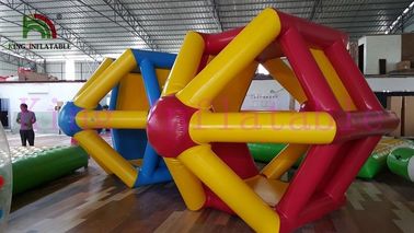 Giocattolo gonfiabile dell'acqua TPU/del PVC, rullo di camminata variopinto su acqua per gli sport acquatici