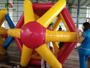 Giocattolo gonfiabile dell'acqua TPU/del PVC, rullo di camminata variopinto su acqua per gli sport acquatici