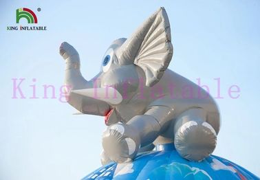 Il castello di salto gonfiabile della discoteca variopinta del circo con lo scorrevole ha stampato il pagliaccio/animali