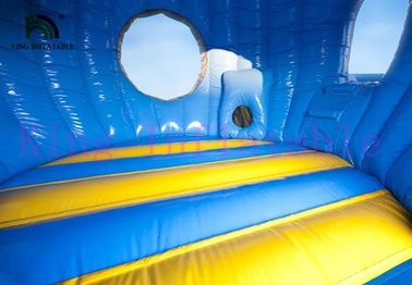 Il castello di salto gonfiabile della discoteca variopinta del circo con lo scorrevole ha stampato il pagliaccio/animali