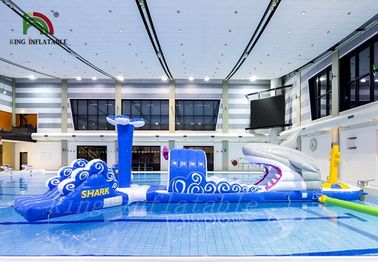 Mini parco blu dell'acqua di esplosione dello squalo/corso gonfiabile di Multiplay per i bambini