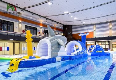 Mini parco blu dell'acqua di esplosione dello squalo/corso gonfiabile di Multiplay per i bambini
