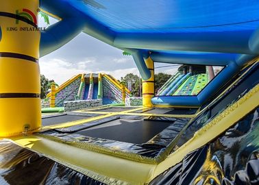 Bene durevole luminoso di colore del parco di divertimenti gonfiabile combinato del campo da giuoco di Multiplay