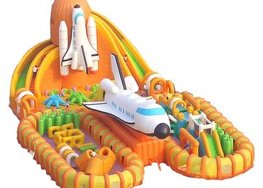 Giochi gonfiabili di sport di corsa ad ostacoli della navetta spaziale arancio 30m lungamente interattivi