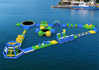 L'acqua gonfiabile della nuova spiaggia gigante di progettazione parcheggia i giochi di galleggiamento dell'acqua del lago
