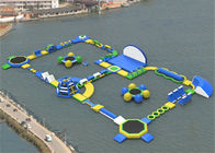 L'acqua gonfiabile della nuova spiaggia gigante di progettazione parcheggia i giochi di galleggiamento dell'acqua del lago