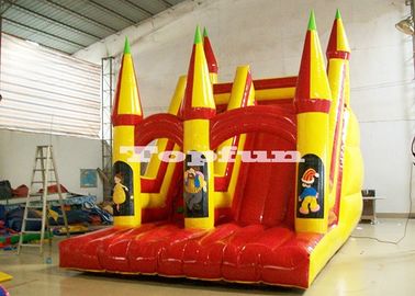 Linea campo da giuoco di salto dello scorrevole asciutto gonfiabile del vulcano dei bambini doppia del castello
