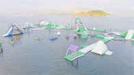 Corsa ad ostacoli di galleggiamento all'aperto dei giochi del parco dell'acqua di mare di Infaltable