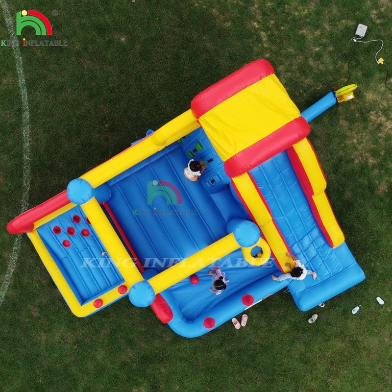 Corso di ostacoli gonfiabile Casa di rimbalzo Castello con scivoli Area di rimbalzo e ostacoli Arrampicata con soffiatore